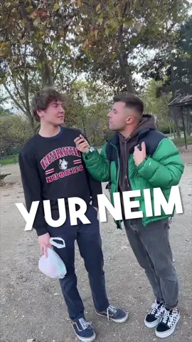 wot is gris?? 😂 ¡LIKE para PARTE 2! 🔥 En IG os he subido adelanto: @ibngarcia 👈🥰 #humor #comedia #paris #calle #entrevista #ibngarcia #fyp 🎤 