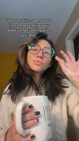 Its how i cope during the cold seasons ❄️📖 #bookworm #smallviolin #dogmom #winteractivities #cuddleseason #introvert #GenshinImpact33 