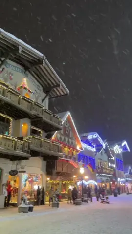 Finally got to see Leavenworth all lit up with Christmas lights! Although I love this little town in all seasons, I can’t deny how magical the Holidays are. ❄️🎄🥹 #Leavenworth #Washington #PNW #Mountains #Snow #Sledding #ChristmasLights #merrychristmas #HappyHolidays