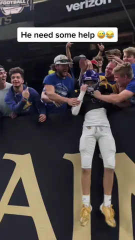 He needed a little help jumping in the stands 😅 (via @TaiRhys 🫰🏾) #football #fnl #jump #fans #funny #leap 