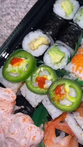 Todays lunch 😋 #sushi #kayyeatss #FoodTok #eatwithme #foodies #mukbang 