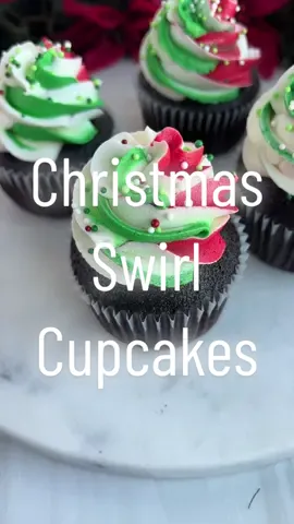 Christmas swirl cupcakes! Easy Christmas cupcake designs blog post on cakemehometonight.com! #christmascupcakes #christmascupcake #holidaybaking #holidaycupcakes #christmasdessert #christmasdesserts 