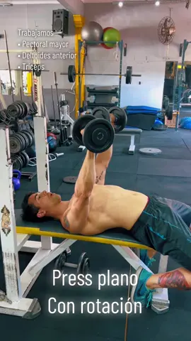 Press plano con rotación. #GymTok #gym #gymnastics #GymLife #gymmotivation #fyp #foryou #foryoupage #fy #fypage #fypシ #fypシ゚viral #parati #chest #chestworkout
