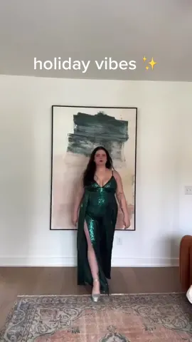 Feeling myself (and the holiday vibes) in this amazing @Lulus jumpsuit 🤩 #bodyposi #bodyconfidence #lovelulus #lulus #curvystyle #curvytiktok #plussize #holidaystyle 