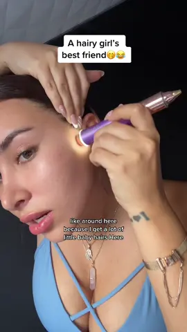 Everyone needs one of these face shavers!! #faceshaver #shavefacechallenge #shavefacewomen #faceshavingwomen #faceshavingbenefits #faceshavingroutine #faceshavingtips #skinessentials #skincareessentials #skincarerecommendations #beautyrecommendations #faceshavingvideo 