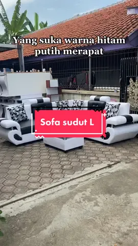 Cocok banget buat yang tema rumah nya monokrom  🤩 #sofasudut #sofaminimalis #fyf #monokrom 