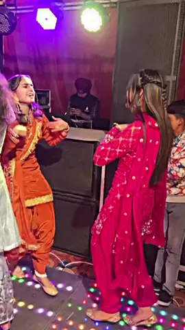 Viral it guys 🤍 #200k #sindhidance #trending #100kviews #SindhiQueen #Ayeeeshafam #viral #foryou #fyp #foryourpage #Sindhisongs #burhan_tv #Sindhigirl 