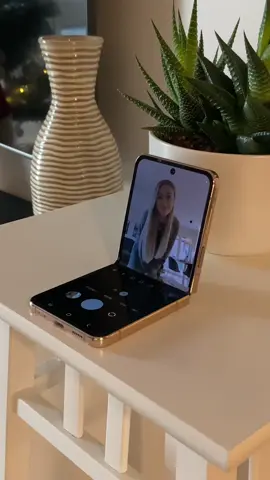 I betalt samarbete med @samsungsverige  -  Det är svårt att bortse från de coola fotofunktioner som nya Galaxy Z Flip4 har #GalaxyZFlip4 #JoinTheFlipSide 