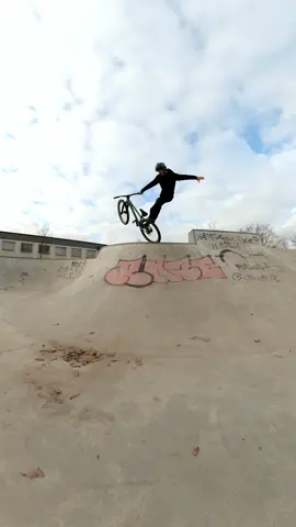 @Peter Henke #CLLCTV #MyCanyon #MTB #Skatepark #Winter #ForYouPage #FY #FYP #Viral 