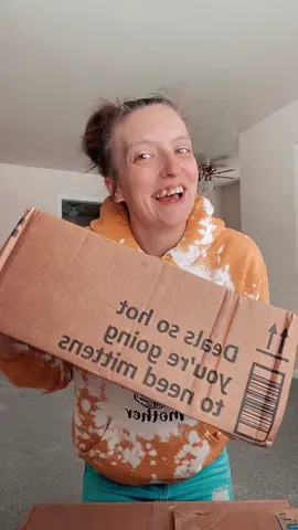 First unboxing in the new house💗 Thank you so much @Kayla Stroble 🥰 I absolutely love everything!! #goodmorning #unboxing #newhouse #newbeginnings #supportsmallbusiness  #supportsmallbiz #moms #MomsofTikTok #momssupportingmoms #fyp #foryou 