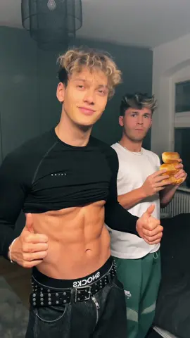 Trying the limits of the filter 🥖 @julien brown #elevatorboys 
