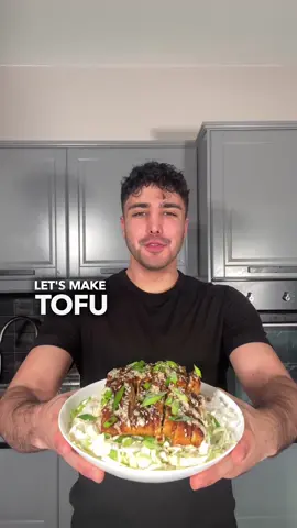 Tofu Katsu | 🇬🇧&🇩🇪 Recipe⬇️ To a bowl add  -3 tbsp vegan mayo -1 tsp garlic powder -1 tsp paprika powder -1 tsp black  -salt to taste   -2 tbsp corn starch And combine. Cut -2 blocks tofu In the middle And coat each piece in the mayo mixture and then in  -panko Fry each side until golden brown and crispy. Serve with rice and top with mayo and tonkatsu sauce.  ⁣⁣ Deutsch: ⁣⁣ -3 EL vegane Mayo  -1 TL Knoblauchpulver  -1 TL Paprikapulver  -1 TL schwarz  -Salz nach Geschmack  -2 EL Maisstärke   In eine Schüssel geben und vermengen.  -2 Tofublöcke halbieren. Die Tofuscheiben zuerst in die mayomischung tunken und dann in dem  -pankomehl wälzen. Dann in einer Pfanne goldbraun und knusprig braten. Mit Reis servieren und mit Mayo und Tonkatsu-Sauce garnieren. ⁣⁣ ⁣⁣ #tofurecipes #tofurkychickn ⁣⁣ #veganfoodshare #tofurecipe #asiancooking #asianrecipes #vegan #veganrecipes #veganrecipe #veganrecipeshare #veganmealprep #asianvegan #koreanischesessen #koreanpancake #vegancooking #koreanrecipe #veganmeals #veganpancakes #veganfood #tofurezept #tofulover #vegancooking #crispytofu #veganrecipe #asianvegan #simpleveganfood #plantbasedvegan #koreancuisine #veganrecipe #vegan #tofu