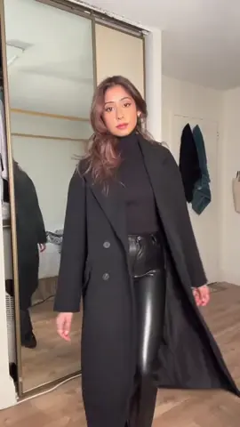 Get ready with me! This oversized coat was giving major matrix vibes but I’m here for it #OOTD #grwm #oversizedcoat #zara #aritzia #princesspolly #zaracoat #allblackoutfitinspo #winterfashion #fashioninfluencer #fashionblogger 