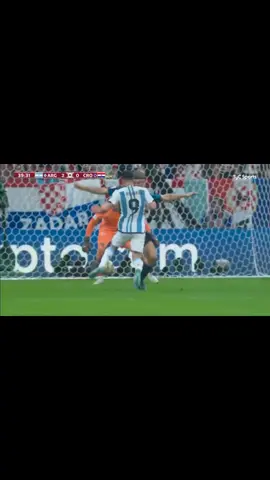 Gol histórico de #JulianAlvarez a lo Mario Alberto Kempes contra #Croacia la araña sigue haciendo historia en #Qatar2022 #VamosArgentina #RelatoEmocionante #MarianoCloss 