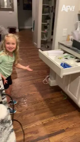It's time to give the assistant a break 😅 #magictrick  #magic  #funny  #fail  #family  #afv