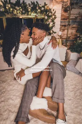 keeping up with the jeffersons🥰🤍 & our family christmas pics turned out so freakin good i love them sm🎄🫶🏽 #lisiiaa #Lifestyle #blackfamily #familychristmaspictures #christmaspictures #familyphotos #familypictures #christmas #fyp 