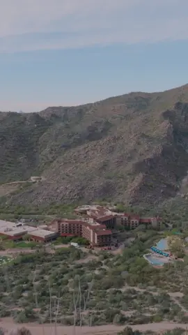 Surrounded by the canyons of the Tortolita Mountains in Tucson, AZ, @ritzcarltondovemountain offers a spirit of adventure and the feeling of true relaxation. 🌵☀️ The secluded setting creates a intimate retreat where resort guests indulge in a wide array of experiences, from championship golf, gemstone-inspired therapies at a luxury spa, 26 miles of hiking trails and much more. ⛳💆🥾 Close to Tucson yet tucked away amid the Tortolita Mountains, The Ritz-Carlton, Dove Mountain appeals to adventurous travelers who seek solitude and adventure… and it is the perfect location for our final Engage! event of the year! 🏜️ #engage22  Planning: Imoni Events Video: @currentfilms 