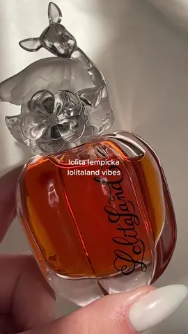 lolitaland by lolita lempicka 🦌☁️💕 very luxe and romantic vibes 🪄 #lolitaland #lolitalempicka #perfume #perfumetiktok #moodboard #vanillaperfume #greenscreen 