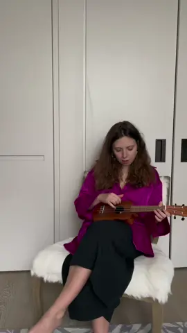 Two weeks of learning to play the ukulele. Thought I’d share some progress. As you can see concentration level 💯 I’ve never played the strings before so it’s all new but I’m really enjoying 😄
