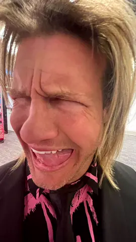 He’s so photogenic 🤩📸 #WWE #DolphZiggler #doyouspeakenglish #imaphotographer 