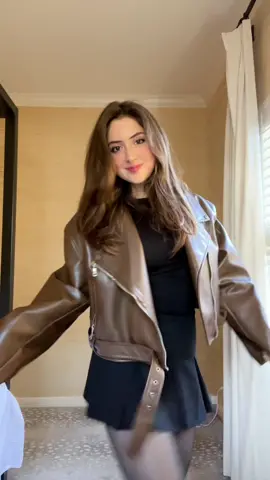 Ok I changed the colonial jacket now I’m wearing my Roblox jacket 🤍🤍 #fitcheck #princesspolly 