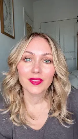 I love this bronzy/brown eyeshadow look when you want to wear a bright lip color! All colors i used are Seint  Chai Filly Bright Eyes Link to shop is in my bio! #seint #seintbeauty #eyeshadowtutorial #makeuptutorial #naturalmakeup 