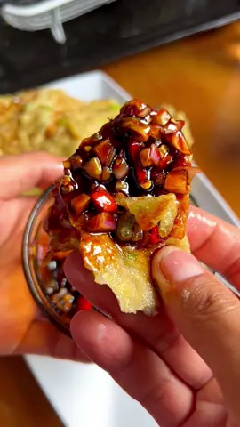 Kenapa si mendoan enak banget? Apalagi di cocol ke sambel kecap Pengen gua nikahin aja rasanya  #serunyakuliner #tempe #mendoan 