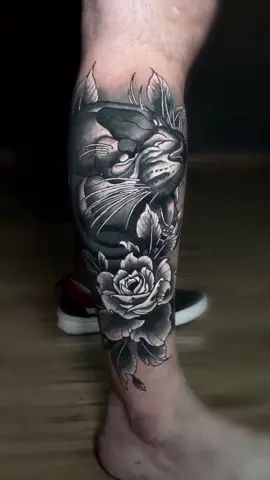 • @alexmarinstattoo  #WHITEonblacktattoo by @TTTSWRLDS #TTTSWRLDS ™️ ##whiteinktattoo#blacktattoo