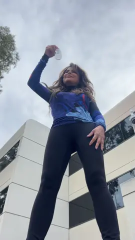 ….A giant woman! ☁️✨😱 @garrettclayton1 #giantwoman #giantwomanstevenuniverse 