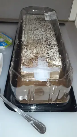 Quietly sneak a piece of cake at night? No loud popping container, noone knows, its quiet, and not a pain! #cake #cakecontainer #loudcake #cakesecrets #bakery #bakerycontainers #bonappetit #laney #laneysecrets #bakerssecrets #shhh #bedtimesnacks