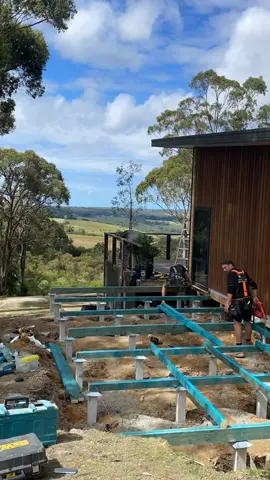 A good working location makes a job 10 times better. Finishing off the subfloor to this kitchen extension, finished the day with standing two walls but didn’t get that on camera, will be an awesome Timelapse when we do the rafters on Monday #carpentry #extension #homerenovation #construction #carpentrylife #constructionwork #tradie #tradielife #homerenovation #davedoescarpentry 