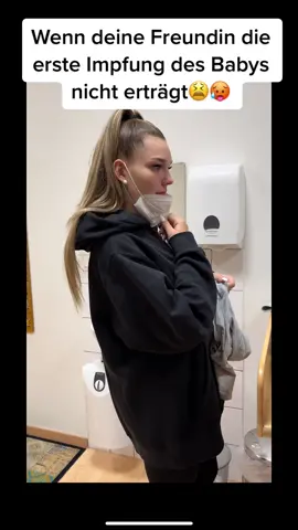 Wie würdet ihr reagieren?🤣🥵#fyp #foryoupage ##typischfrau #typischmann #nomobbing #justforfun #couplecomedy #funnyvideos#fypシ #fypage #fürdich #goviral #viralvideo #viraltiktok 