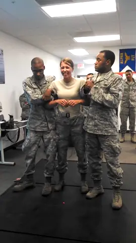 Taser Training  /  รวมการฝึกการรับมือกับปืน Taser (ปืนช็อตไฟฟ้า) และฝึกความอดทนต่อความเจ็บปวดที่เกิดขึ้น (1.Cr.bobbijean4266 2.Cr.bobbijean4266 3.Cr.bobbijean4266 4.airsource military) #การฝึกทหาร #tasertraining #usarmy #usa🇺🇸 #fpy #fyp #fypシ 