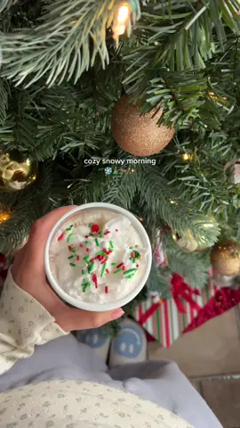 woke up to snow❄️🎄🫶🏻 #fyp #christmasvibes #christmastiktok #morningvlog #morningroutine #cozyathome #snow #snowfall #Vlogmas 