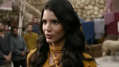 Sobre o último episódio de Reis que foi ao ar semana passada. Honrada em fazer parte desse elenco e agora oficialmente de férias!!! Até breve, Maaca! #seriereis #seriereisrecord 