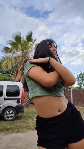 ya no me aparecen trends de baile😭😭 me etiquetan si ven uno porfi? 