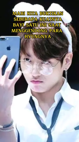 Jangan liat dari ototnya ya guys dia tuh aslinya baby 🤭 badan boleh L-Men tapi muka tetap bebeblac 😅 #army #fyp #bts #btsarmy #jungkook #kimseokjin #bighit_official_bts #namjoon #parkjimin #taehyung #jhope #minyoongi 