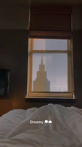 Cozy views from the 22nd floor 💭☁️