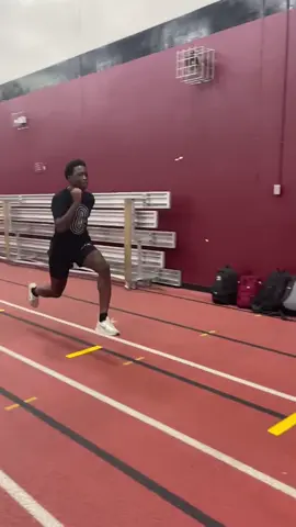 Kwame Amoo-Otoo going over wickets today  #wickets #feedthecats #sprints #sprinttraining #speedtraining #track #speeddrills #sprint 