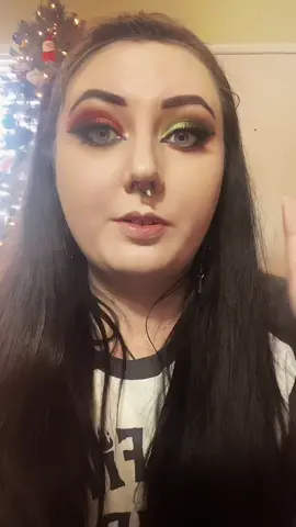 #christmas party #grwm #christmasmakeup #holidaymakeup #festivemakeup #zulupalette #alt #altgirl #alttiktok #aspiringmua 