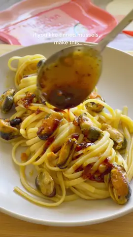 turned @danielle’s snack into a meal #cannedmussels #smokedmussles #tinfishdatenight #pasta 