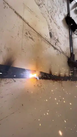 Danger zone 🔥 🚨 . #6010welds #6010 #sparks #grinding #lincolnelectricwelding #lincoln #lincolnelectric #tankie #tanke #tank #tanking #dewalt #tankwelder #tankbuilding #scaffolding #weld #welder #ilove #welding #goodvibes #goodvibesonly 