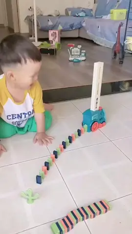 Domino Electric train🚂 Automatic placement🎉Souptoys#Gift 