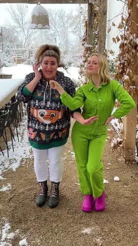 Stay close to people who feel like Sunshine even in a Snowstorm! Love ya my sweet friend @Kelli 💚❤️🎄❄️ 
