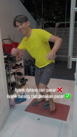 Nempel bngt ama ponakan aku🥰 #fyp #fypシ #interabledcouple #couple #couplefun #bodycare #bodyserum #bodylotion #scarlett 