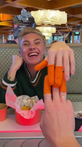 Finally found a way to eat finger food this Christmas thanks to @yosushi ‘s new Finger Lickin’ Gloves 🥹 😂 So proud of him ❤️ #YO! #JFC #reaction #AD