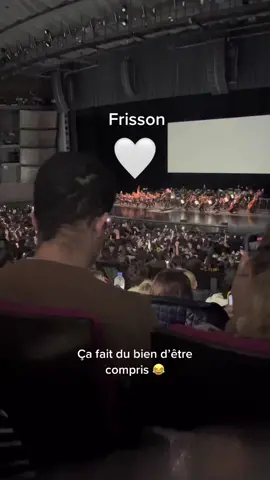 Ciné concert Harry Potter et le Prince de sang mêlé 🤍 ou j’ai vu pleins de Poufsouffle 🖤💛 j’ai adoré ! On refera ça pour le dernier .. @wizardingworld  #cineconcert #harrypotter #halfbloodprince #potterhead #palaisdescongres #music 