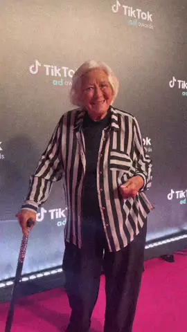 #trend na festa da firma, mais um ano, amo @TikTok Brasil @TikTok #vovostiktokers #tiktokawards22 #tiktokers #tiktoker #tiktok 👵🏻✨♥️