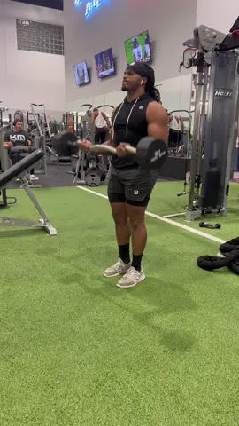 LOCK IN YOUR GOALS 💯 In 2023 no procrastination it’s a blessing to even to be able to make it into the new year so don’t waste it!💪🏾✅ Tag / Share / Save  Curls 5 sets of 8 reps Tricep work - 4 sets of 10 reps  Bend over rows - 4 sets of 12 reps Dm me your fitness goals  #bicepcurls #biceps #Fitness #bicepworkout #bicepsworkout #bodybuilding #workout #armday #gym #fitnessmotivation #bicep #bicepday #bicepsday #armworkout #fit #triceps #motivation #gymmotivation #GymLife 