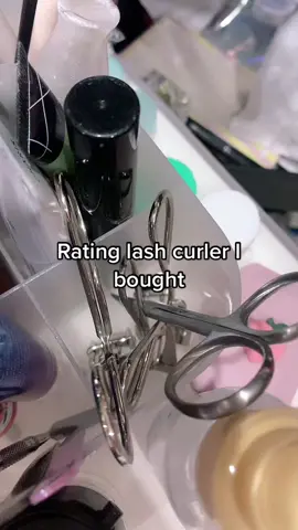 Paling banyak beli punya koji & partial curler aliexpress sih itu plng ngebantuuu apalagi buat job 👍 #lashcurler #makeup #makeuptools #eyelash #eyelashcurler #makeuptoolsreview #toolsrecommendation #fyp #beauty101 #mua #makeupartist 